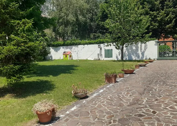 Sara Villa Lecco